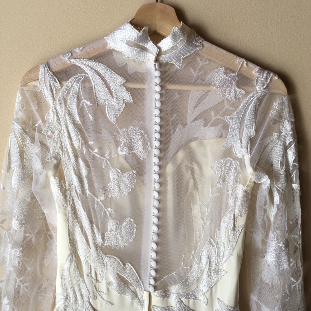 Vintage Wedding Dress | Lace Appliqué Embroidery - Picture 2 of 8
